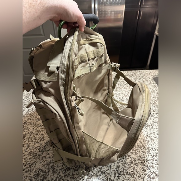 SOG Large tactical backpack - Picture 4 of 5